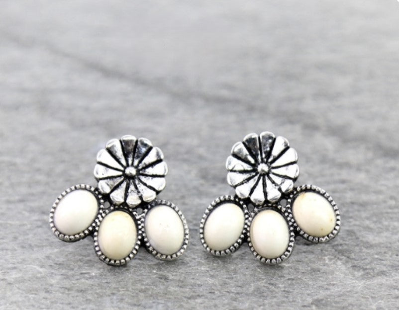 Shirley flower stud earrings