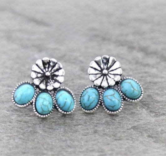 Shirley flower stud earrings
